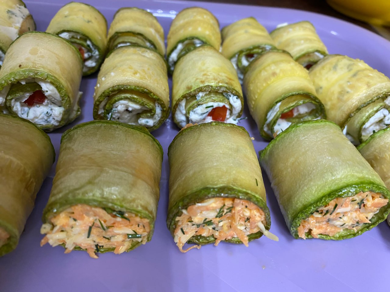 Рулетики из кабачка с морковью и сыром